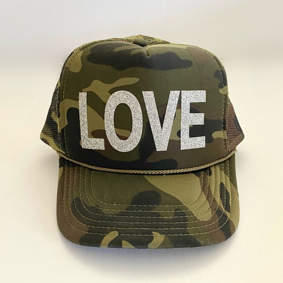 Otto Collection Camo Glitter LOVE Trucker Cap NWOT - Picture 1 of 5